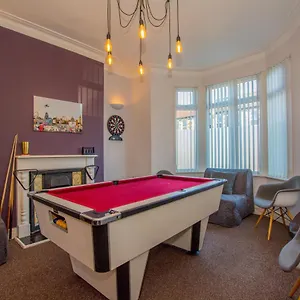 https://large-riverside-city-centre-house-right-by-castle-and.cardiffhotelswales.com