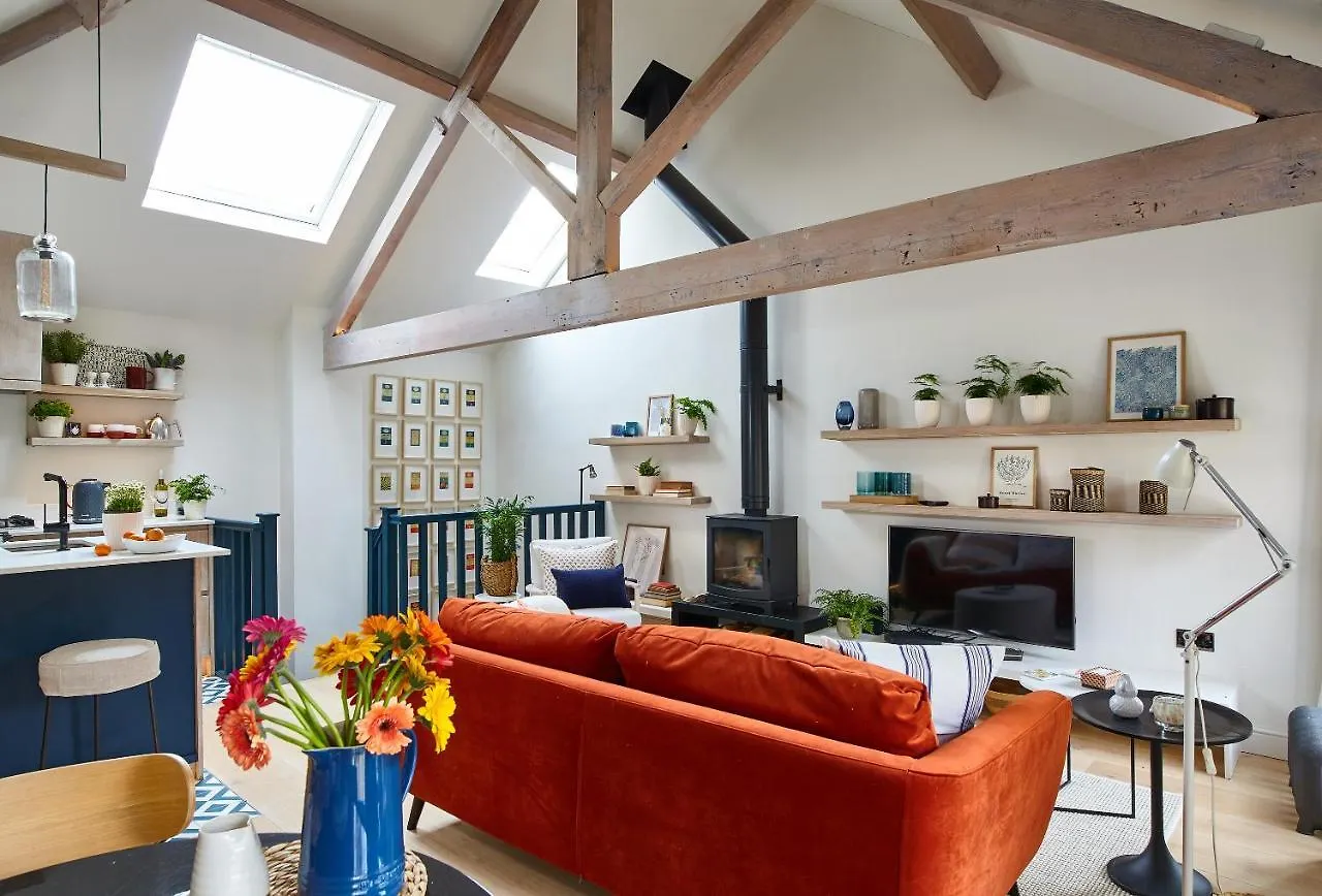 The Loft House - Beautiful House In Best Location contacts
